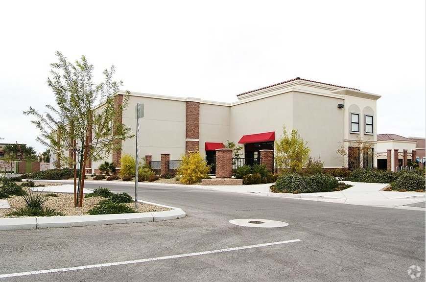 More Photos Of 670 S Green Valley Pky, Henderson Storefront Retail Office For Lease