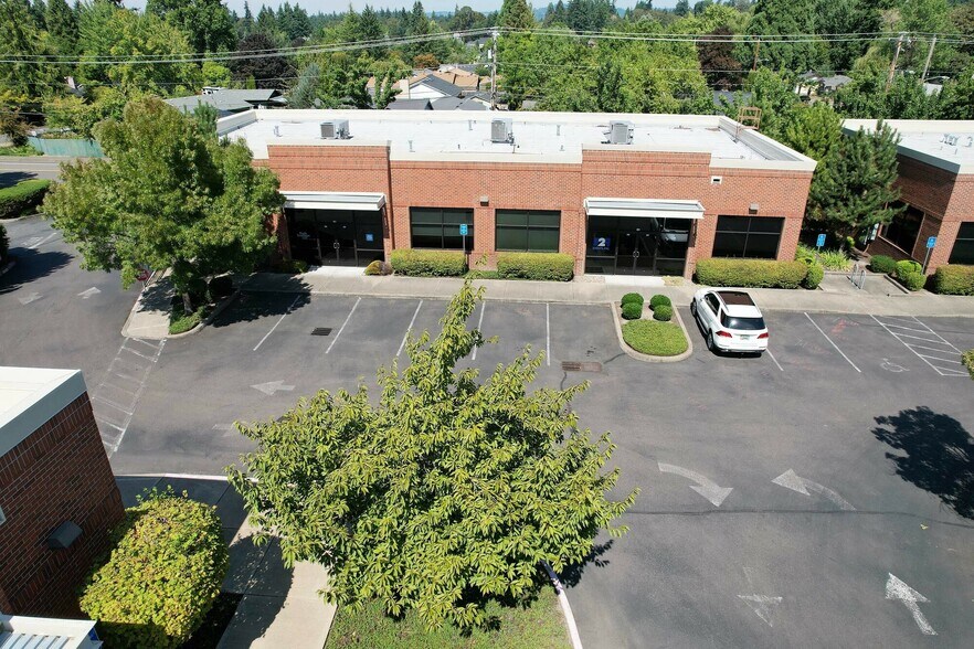 More Photos Of 8020 SW Pfaffle St, Tigard Office For Lease