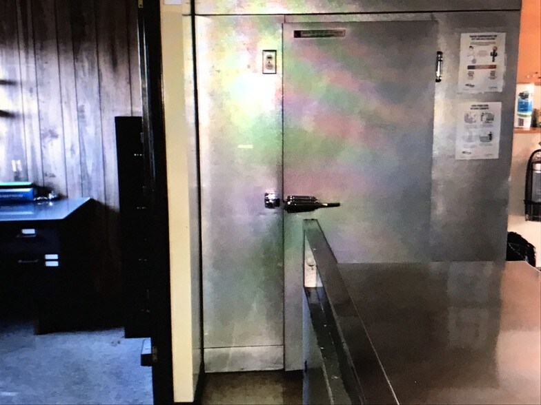 More Photos Of 1910 E National Pike, Scenery Hill Storefront Retail Office For Lease