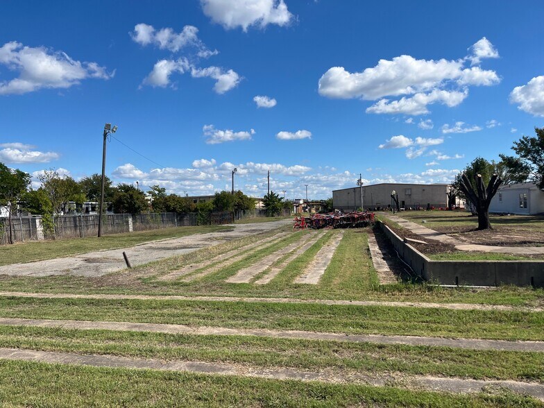 More Photos Of 4340 Interstate 30, Mesquite Freestanding For Sale