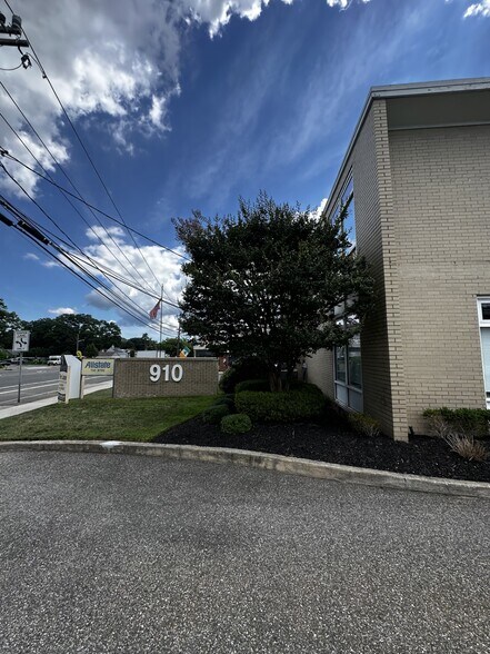 More Photos Of 910 Middle Country Rd, Selden Office For Lease