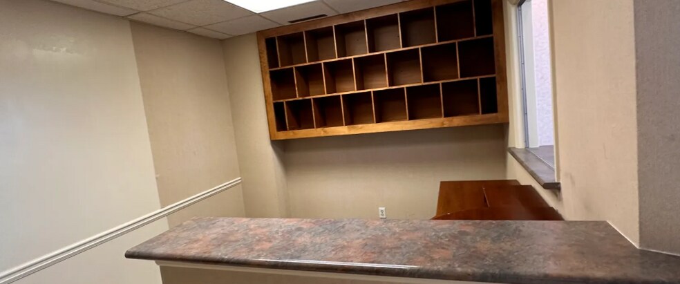 More Photos Of 1930 Braeburn Dr, Salem Medical For Sale