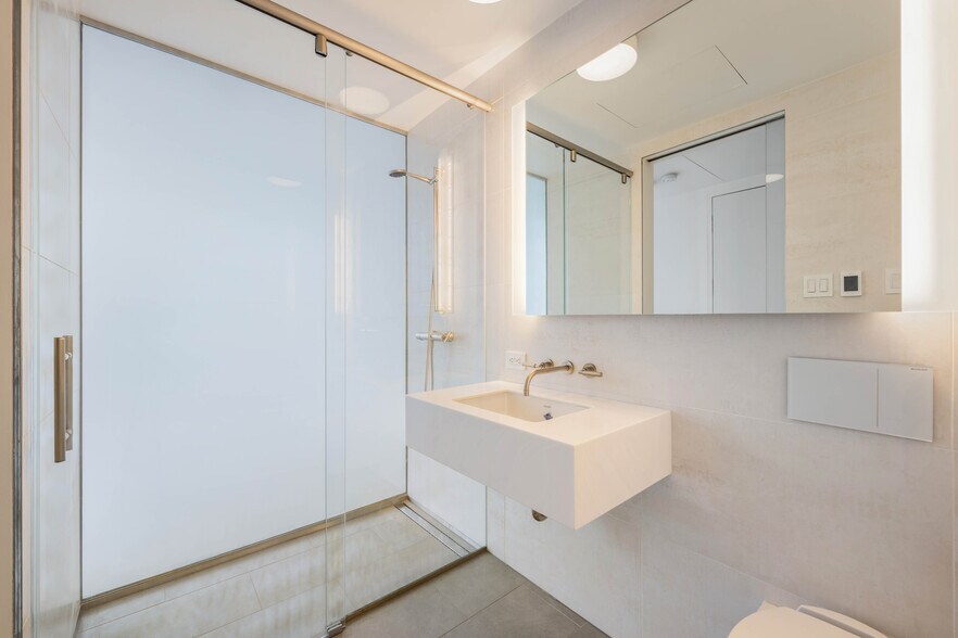 More Photos Of 162 E 64th St, New York Office Residential For Lease