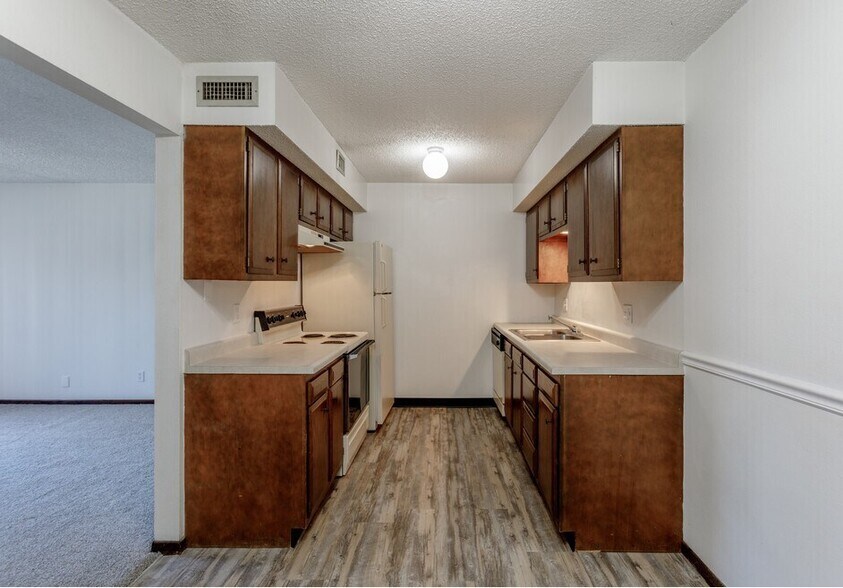 More Photos Of 3730 SW Plaza Dr, Topeka Apartments For Sale