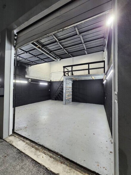More Photos Of 465 S Flagler Ave, Pompano Beach Warehouse For Lease