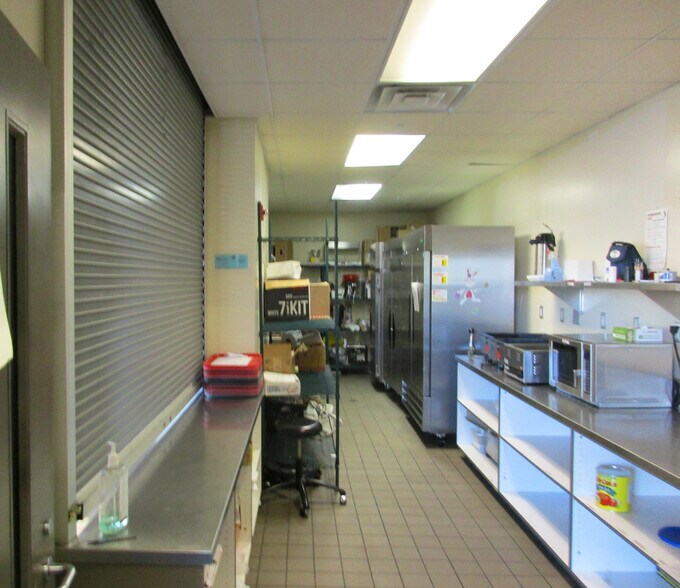 More Photos Of 7375 Woodward Ave, Detroit Medical For Lease