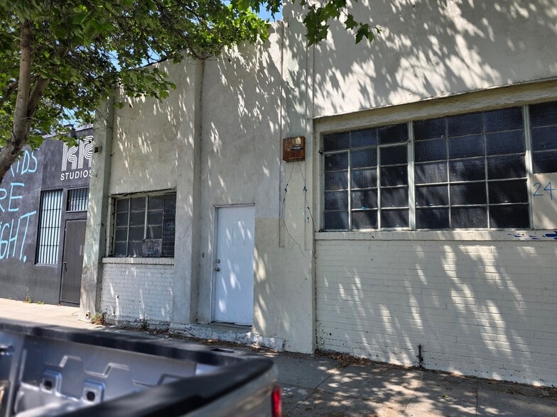 More Photos Of 2473 Fletcher Dr, Los Angeles Manufacturing For Lease