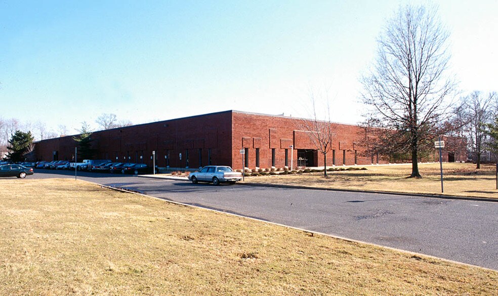 Primary Photo Of 1 Woodhollow Rd, Parsippany Manufacturing For Lease