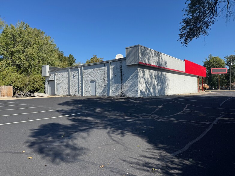 More Photos Of 6410 Bluffton Rd, Fort Wayne Freestanding For Lease