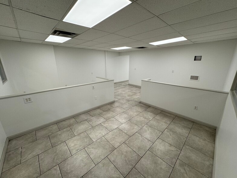 More Photos Of 1030 E New York St, Indianapolis Warehouse For Lease