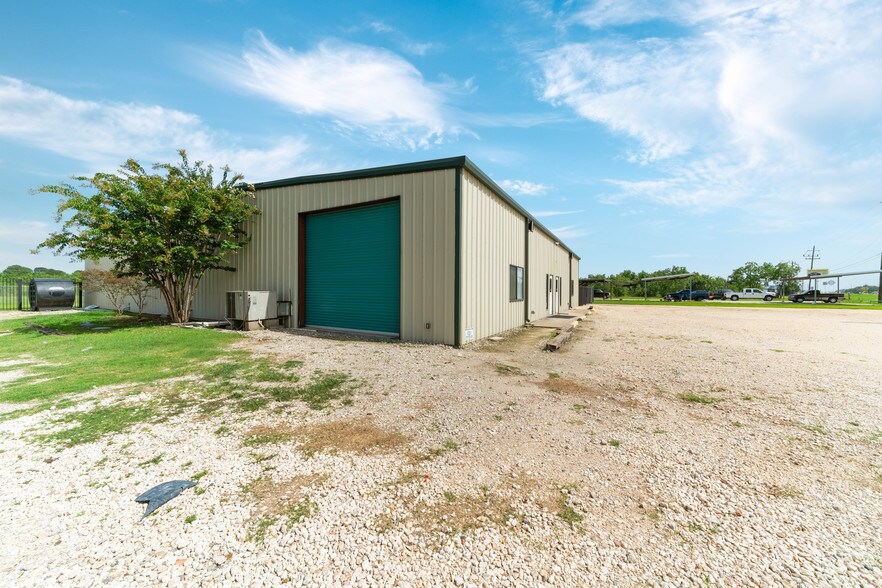 More Photos Of 7020 FM 3180 Rd, Baytown Distribution For Sale