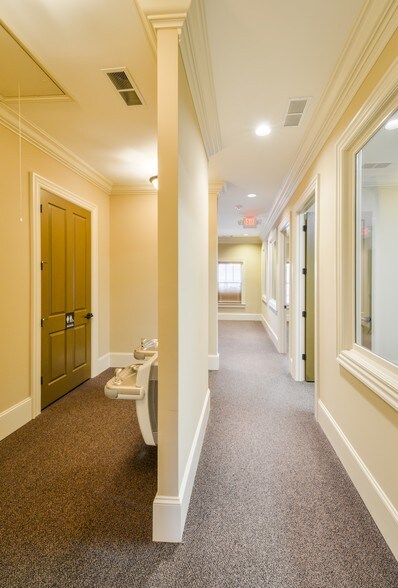 More Photos Of 4900 Ivey Rd, Acworth Office For Lease