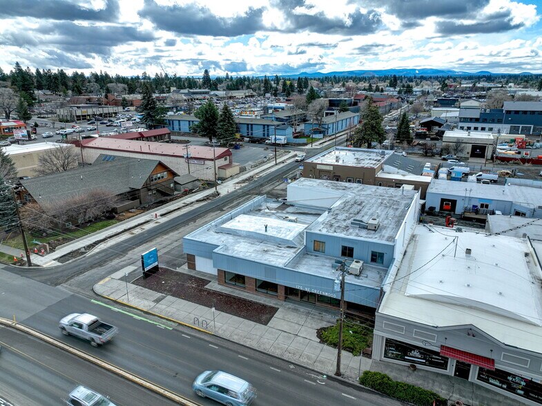 More Photos Of 999 NE 2nd St, Bend Freestanding For Lease