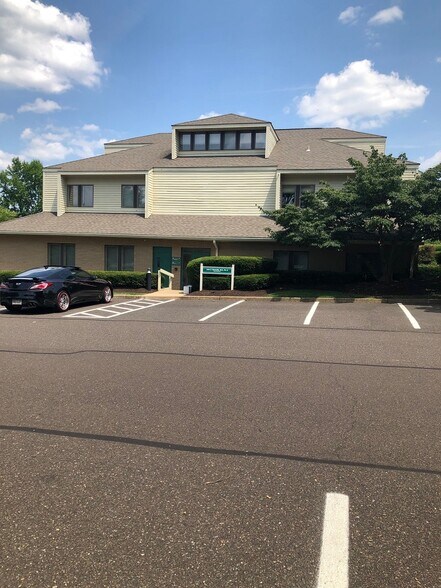 More Photos Of 333 N Oxford Valley Rd, Fairless Hills Medical For Lease