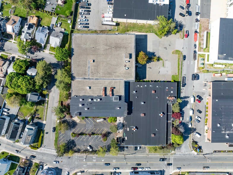 More Photos Of 398-400 Riverside Ave, Medford Light Manufacturing For Lease