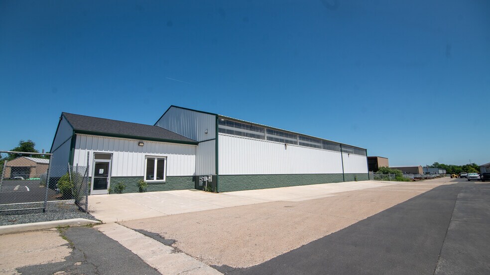 More Photos Of 250 Edwards Ave, New Castle Warehouse For Lease
