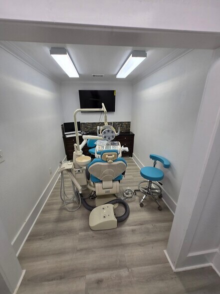 More Photos Of 202 E Weaver Ave, Alvarado Medical For Sale
