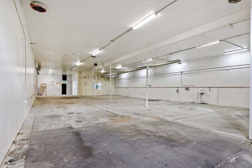 More Photos Of 11285 Goss St, Sun Valley Warehouse For Sale