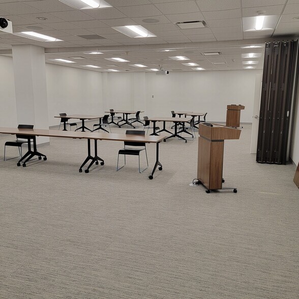 More Photos Of 500 Economy Ct, Freeport Office For Lease