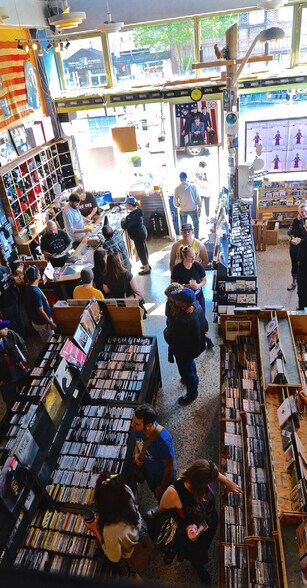 More Photos Of 4115 SW Admiral Way, Seattle Service Station For Sale