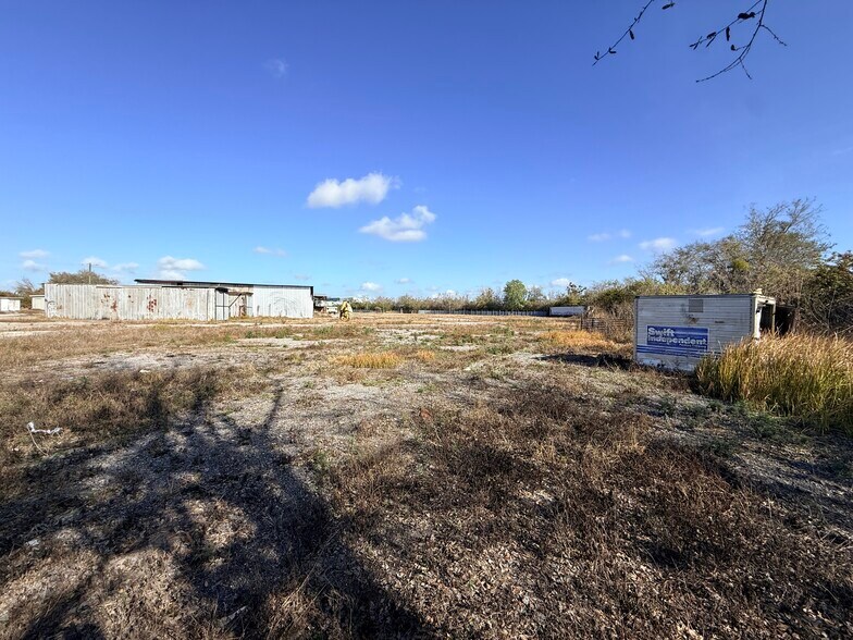 More Photos Of 4403 Business Ln, Plant City Land For Lease