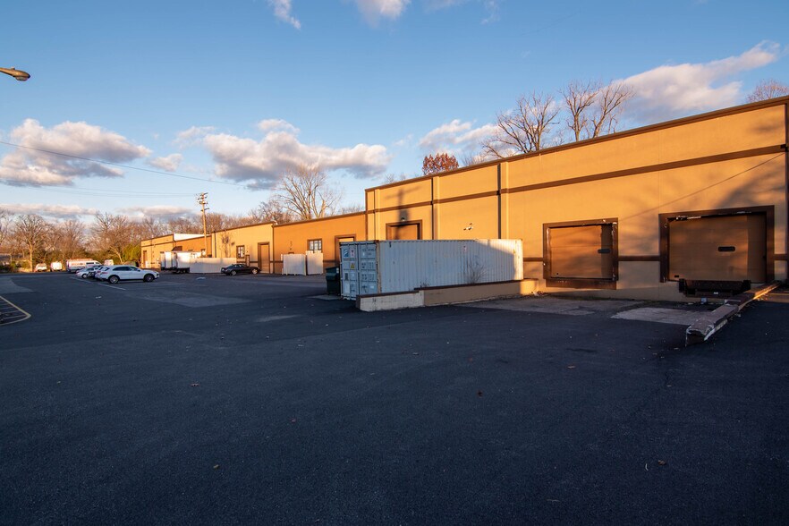 More Photos Of 159 Paris Ave, Northvale Warehouse For Lease