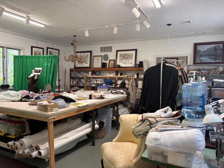 More Photos Of 6230 Lower York Rd, New Hope Freestanding For Sale