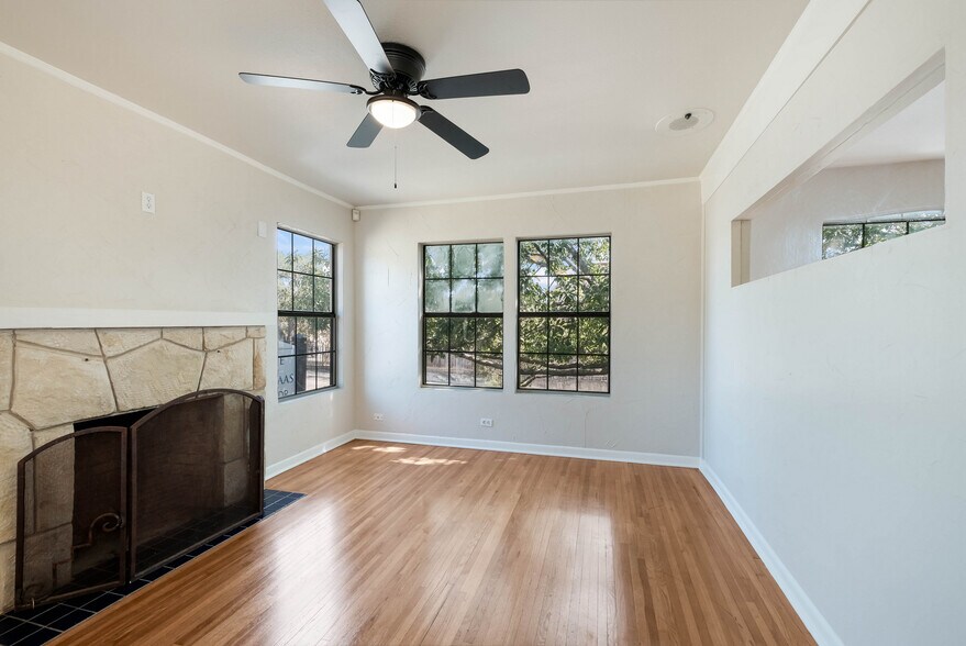 More Photos Of 174 Sherwood Dr, San Antonio Office Residential For Lease