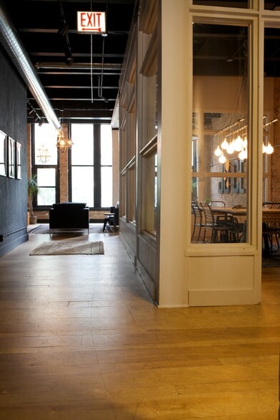 More Photos Of 321 S Jefferson St, Chicago Storefront Retail Office For Lease