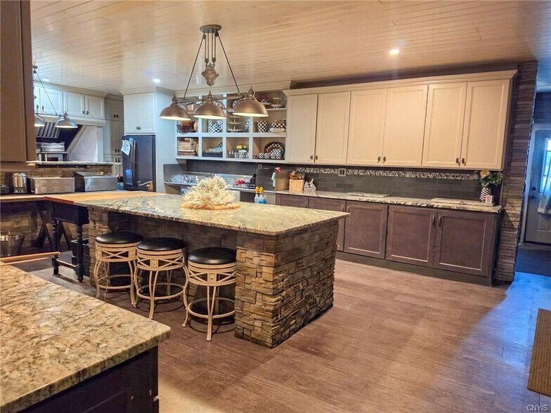 More Photos Of 6266 Lakeshore Rd, Verona Beach Restaurant For Sale