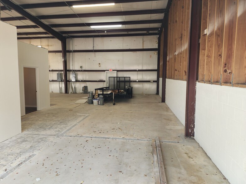 More Photos Of 460 NW Concourse Pl, Port Saint Lucie Light Manufacturing For Lease