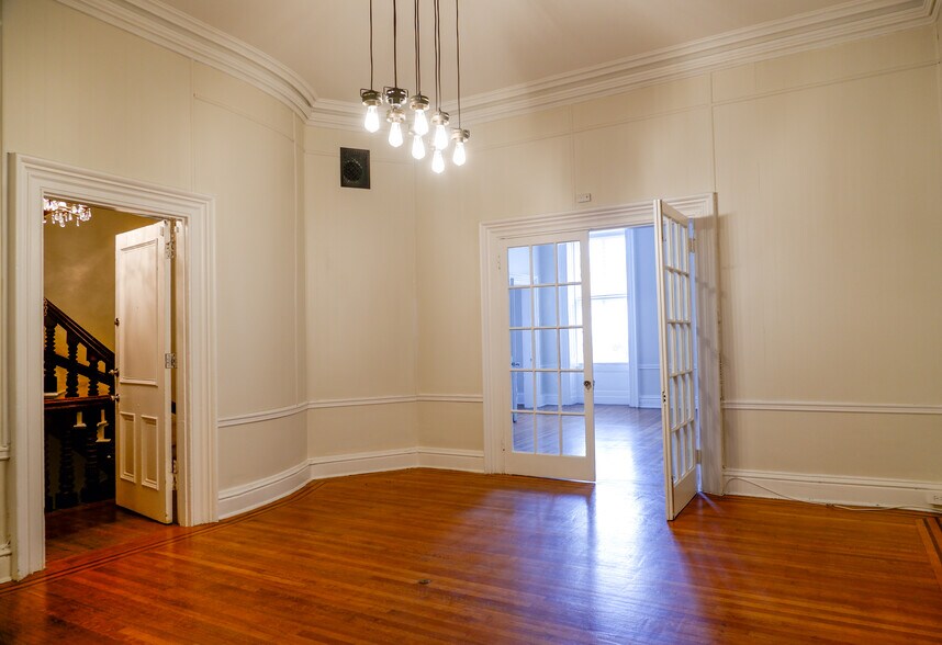 More Photos Of 103 W Monument St, Baltimore Apartments For Sale