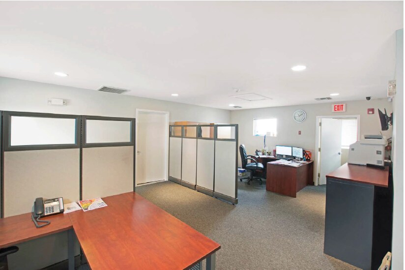 More Photos Of 100-110 Park Ave, Manalapan Township Flex For Lease