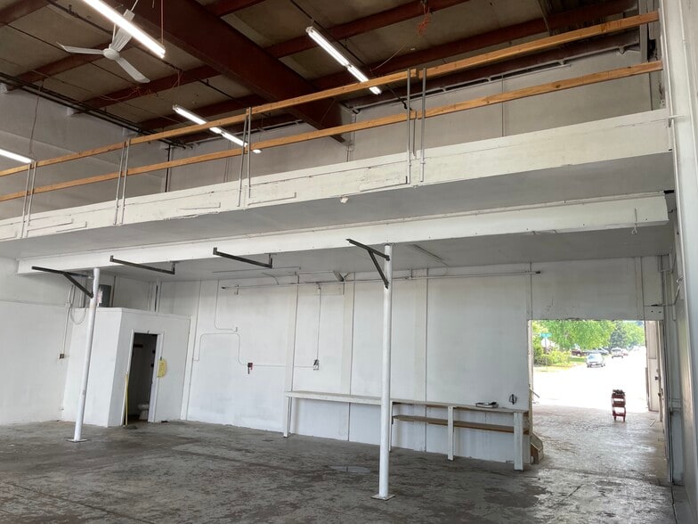 More Photos Of 16035-16051 W 4th Ave, Golden Warehouse For Lease