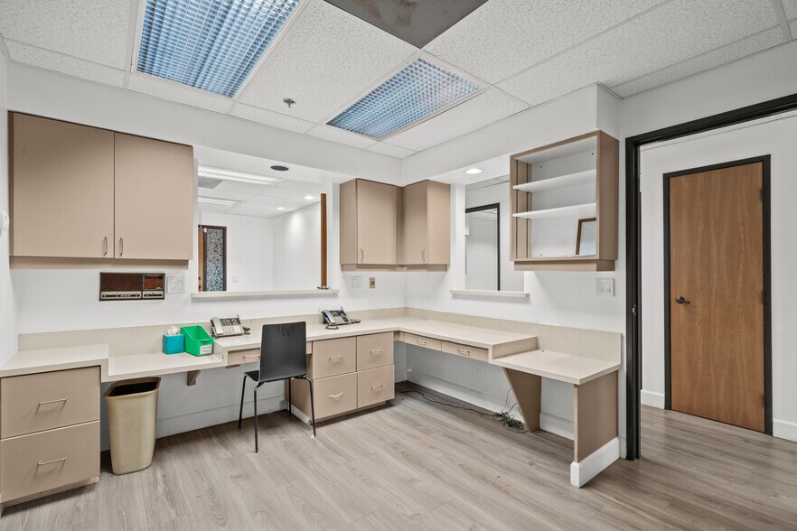 More Photos Of 44215 15th St W, Lancaster Medical For Lease