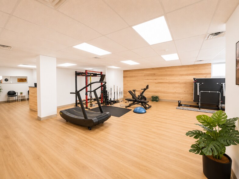 More Photos Of 974 Queen St, Sault Ste. Marie Drugstore For Lease