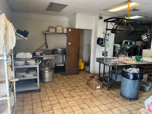 More Photos Of 1975 W Broadway Blvd, Sedalia Restaurant For Sale