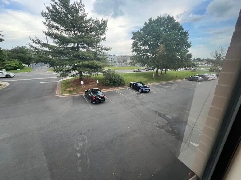 More Photos Of 1319 Shepard Dr, Sterling Light Distribution For Lease