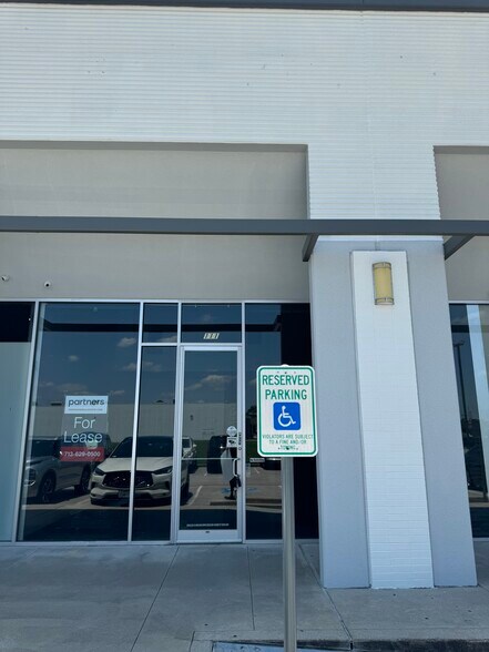 More Photos Of 525 Sawdust Rd, Spring Freestanding For Lease