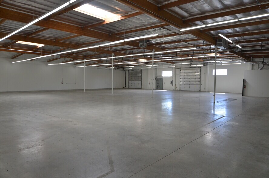 More Photos Of 9414 Eton Ave, Chatsworth Warehouse For Lease