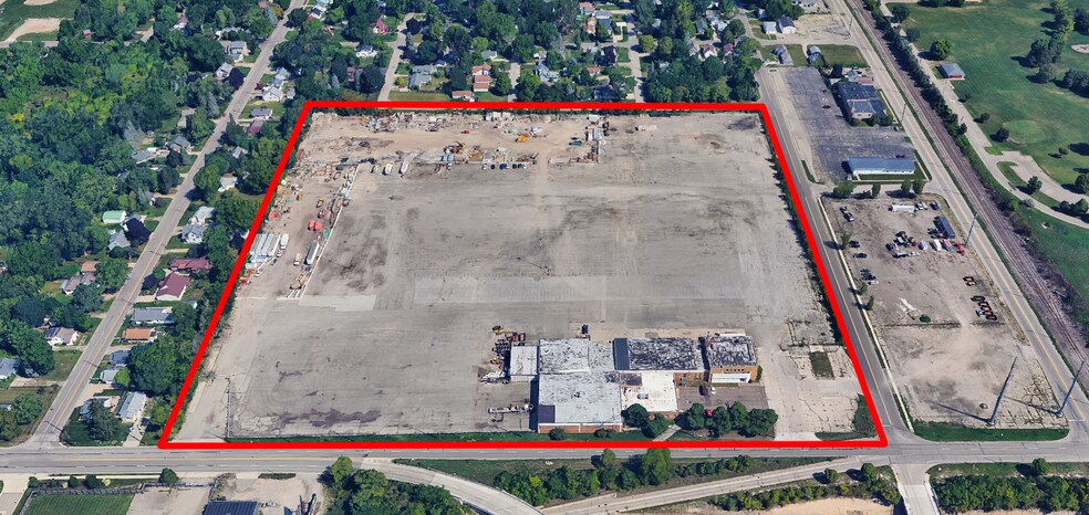 More Photos Of 2400 W Saint Joseph St, Lansing Warehouse For Lease