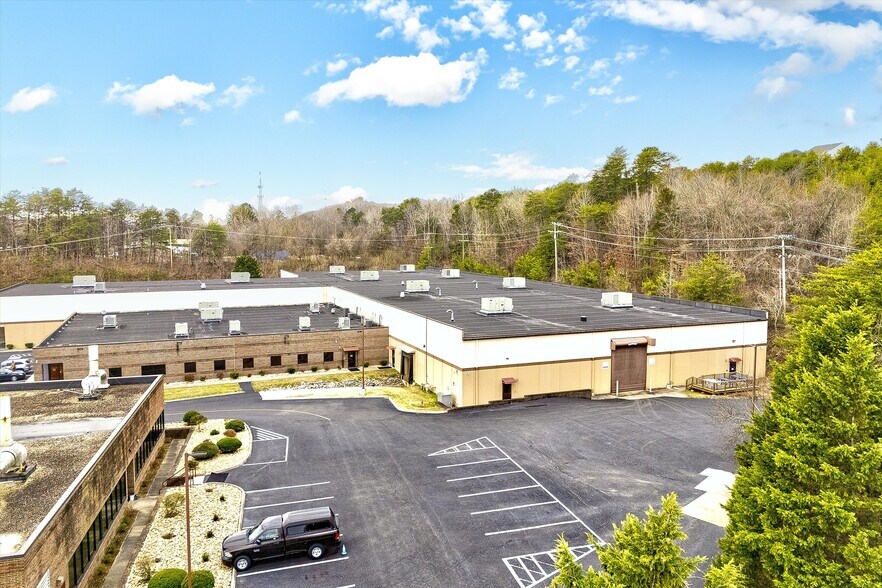 More Photos Of 115 Union Valley Rd, Oak Ridge Light Distribution For Lease