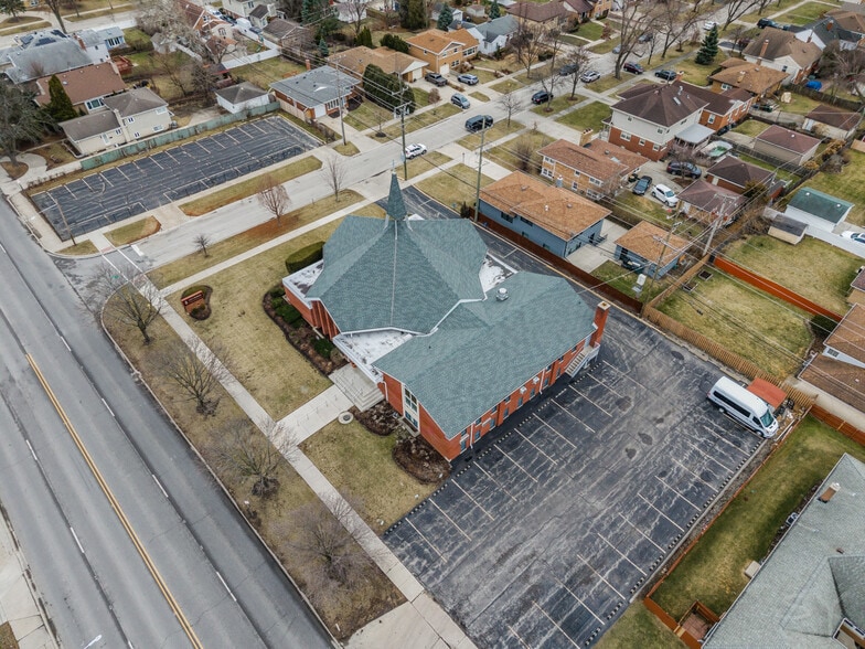 More Photos Of 1437 Oakton St, Park Ridge Specialty For Sale