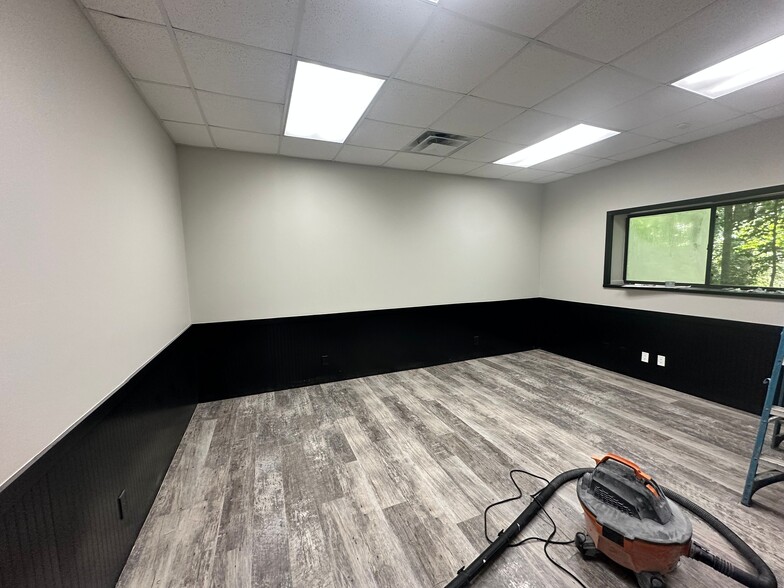 More Photos Of 4485 N Industrial Dr, Cumming Warehouse For Lease
