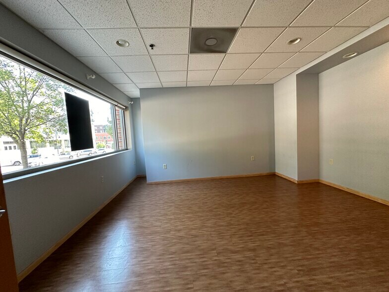 More Photos Of 4 S Linn St, Iowa City Office For Lease