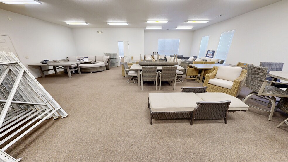 More Photos Of 102 Executive Dr, Bentonville Office For Lease