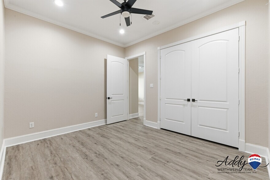 More Photos Of 11601 Spring Cypress Rd, Tomball Medical For Sale