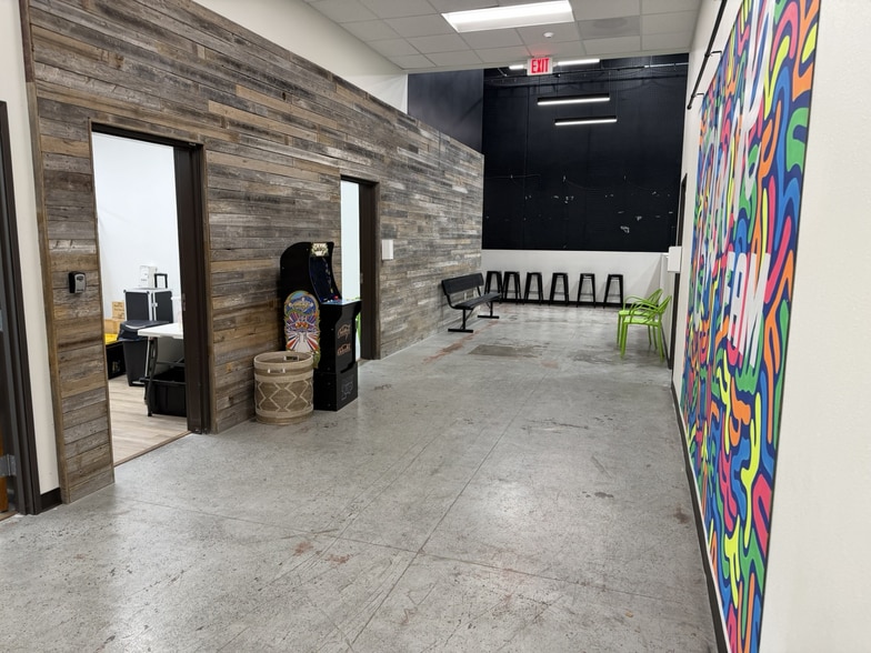 More Photos Of 1040 Mustang Dr, Grapevine General Retail For Lease