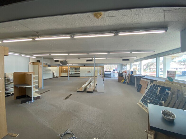 More Photos Of 9 Hartford Ave, Granby Storefront Retail Office For Lease