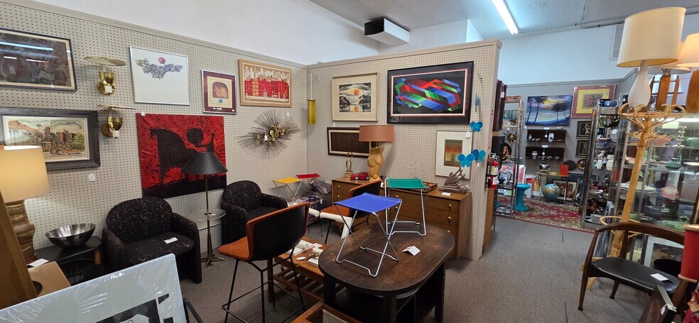 More Photos Of 6130 N Broadway St, Chicago General Retail For Sale